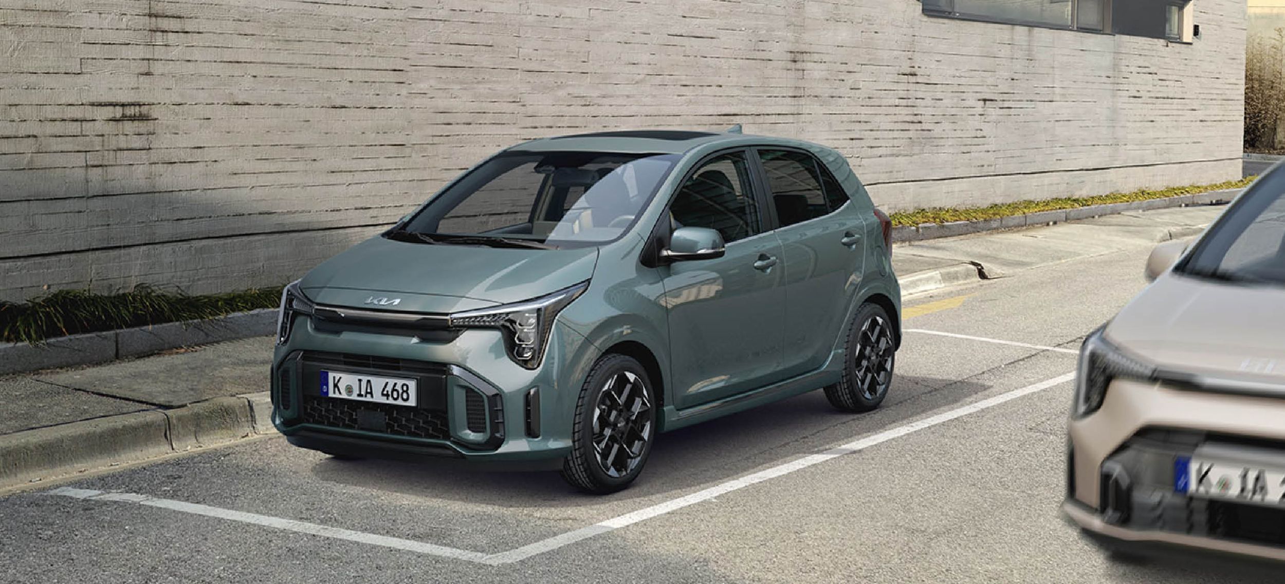 Kia Picanto fährt auf der Straße