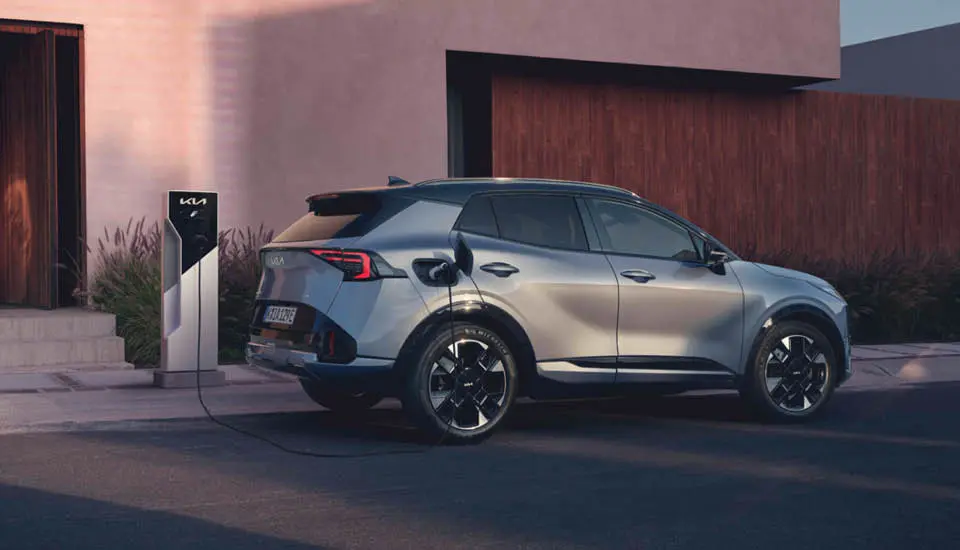 Kia Sportage an der Ladesäule