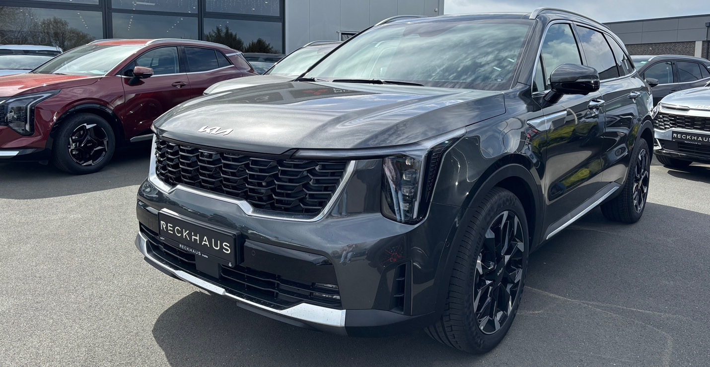 Kia Sorento steht vor dem Reckhaus Autohaus