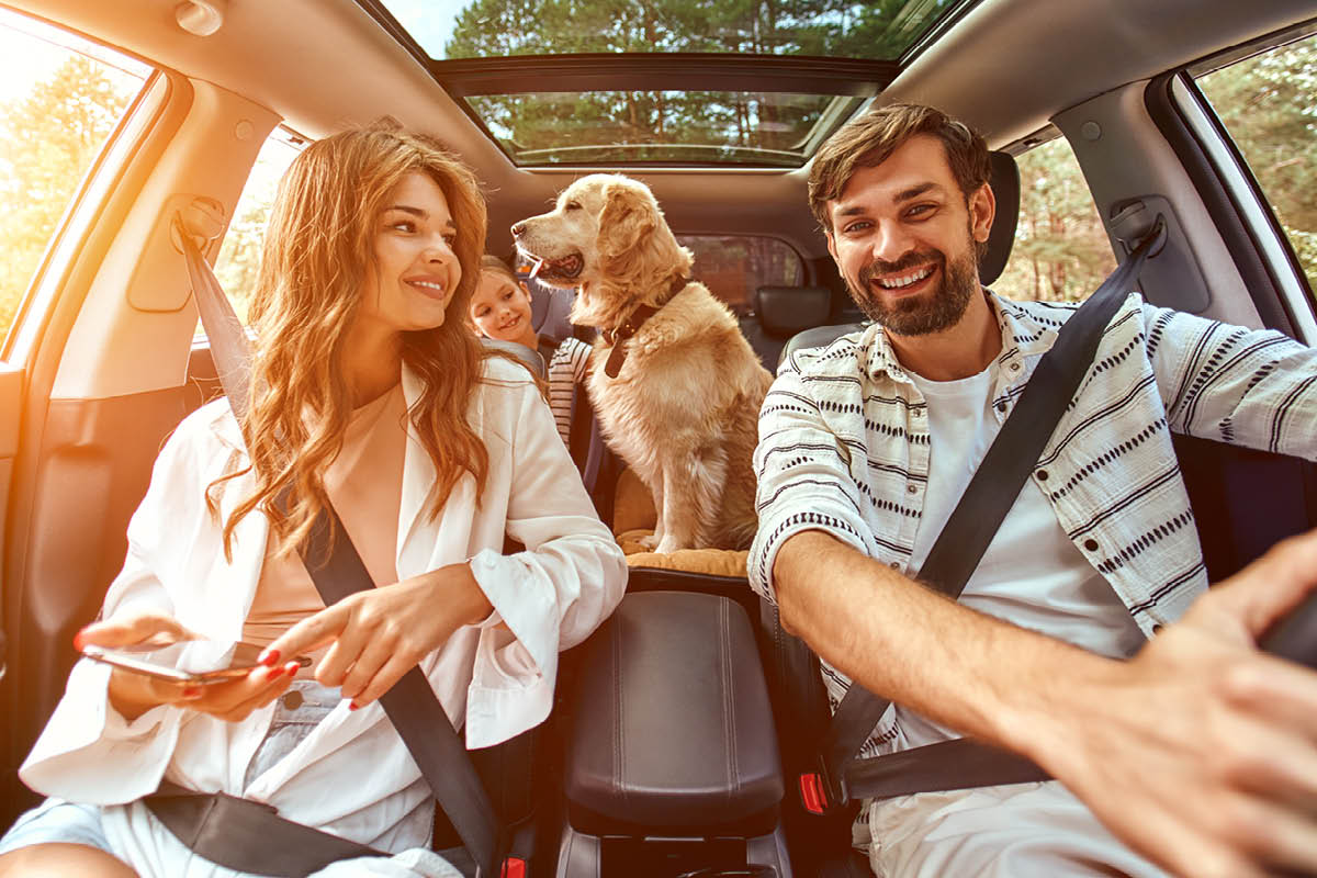 Familie im Auto