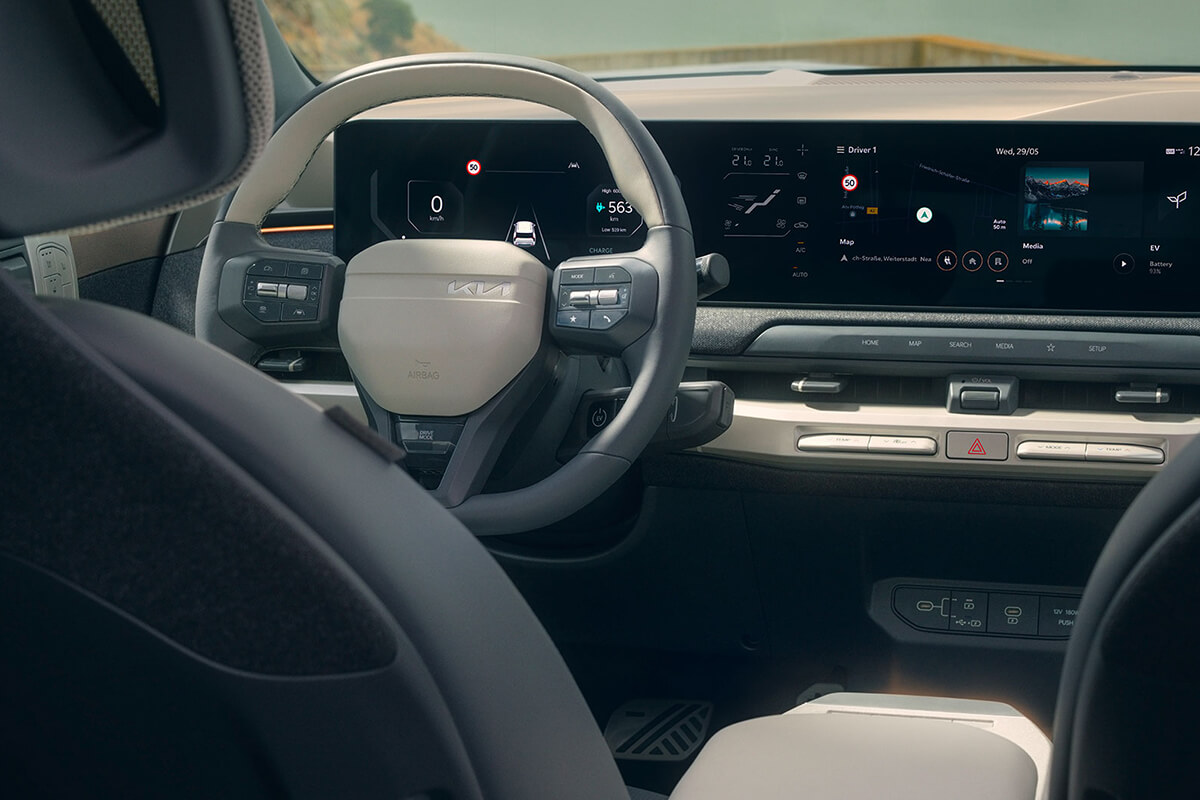 Kia EV3 Innenraum mit Lenkrad, Cockpit und Display