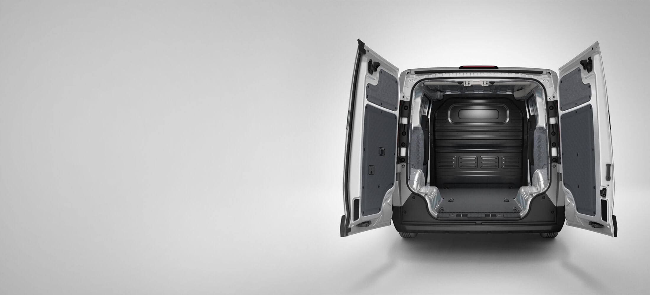 Kia PV5 Cargo, Heckansicht mit geöffneten Türen und Blick in den Laderaum