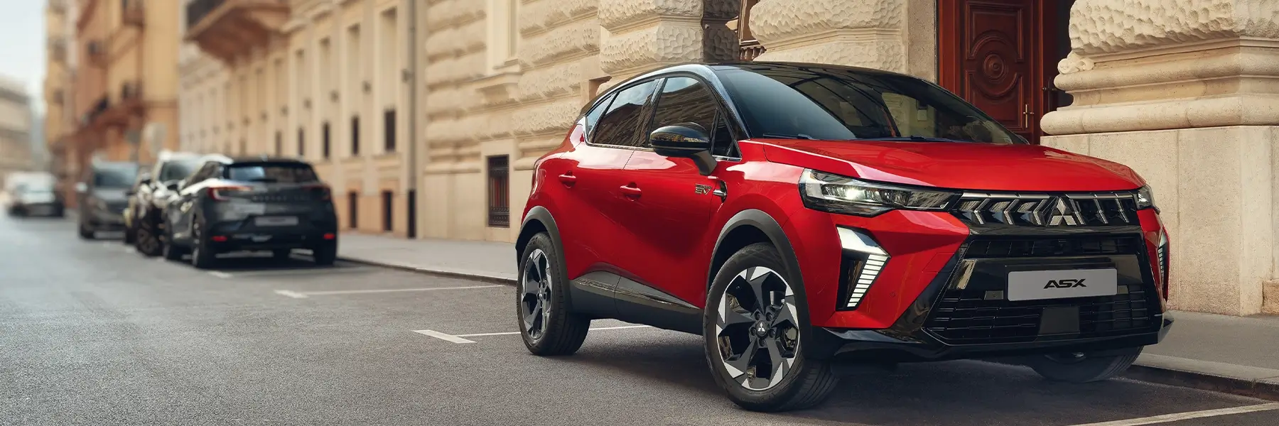 Mitsubishi ASX seitlich parkend