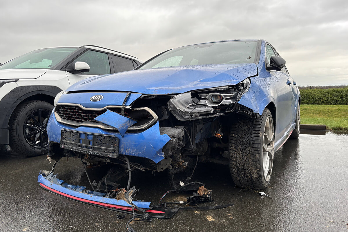 Fahrzeug mit Unfallschaden an der Front